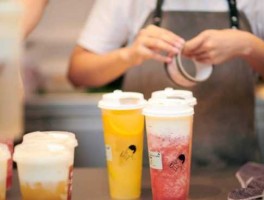 喜茶和奈雪的茶拟上市 蜜雪冰城兄弟店叫什么？