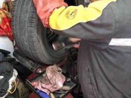 补胎打气股市（打气补胎搞笑图片）