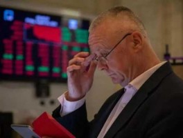 影响英国股市（英国股市表现差）