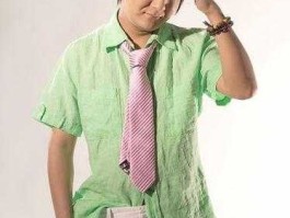 飞乐唱片（杨姓男歌手，姓名共三个字，唱了一首网络歌，求歌名？）