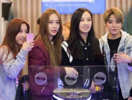 f团网，fx是谁带的团是李秀满还是金英敏？