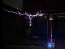 特斯拉吧 特斯拉线圈创造出的电弧实际上是一种等离子体对吧？