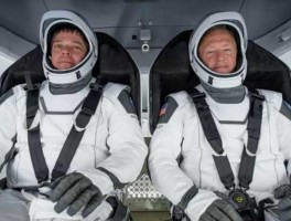 龙飞船两名宇航员进入国际空间站 spacex里面有人吗？
