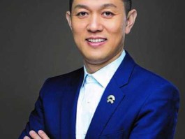 李斌背景？张雪峰是蔚来汽车创始人吗？