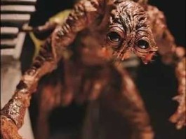 哥伦比亚人电影，怪物把人类吸收肚子里的电影？