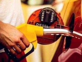 www300456com？加了300百块钱的92号汽油，在汽油没涨价之前加的，跑了456公里请问每公里油耗是多少？请指教？