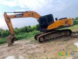 三一吧，三一215挖机的四缸机自重19吨吧？