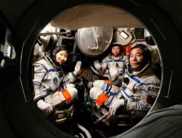 神舟十号宇航员 神舟十2号航天员？