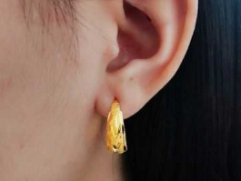 金耳环，买黄金耳钉需要注意什么？