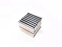 钕铁硼永磁体？一块磁铁的磁场强度？