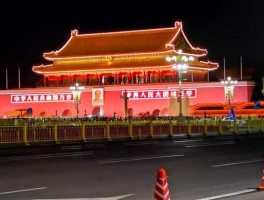 天安门华灯检修 《灯光》原文？