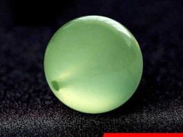 葡萄石功效，石榴石，葡萄石，紫水晶，可不可以一块戴，戴左手还是右手？