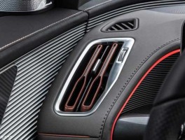 风口系列？奔驰四个方形出风口是什么系列？