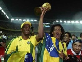 2300欧元是多少人民币 小罗获得过的荣誉？