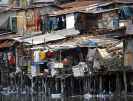 菲律宾吧（菲律宾很穷的吧？）