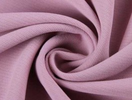 涤纶短纤价格，涤纶的面料贵还是化纤的贵，哪个更好？