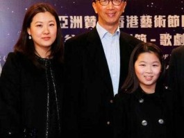 梁锦松（伏明霞梁锦松孩子几岁了？）