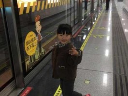 地铁里一点一点的进入有反应（为什么坐地铁感觉方向相反？）