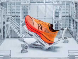 安踏羽绒服，安踏羽绒服写着rntr soccer啥意思？