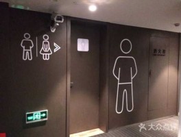 电影院？电影院里面有厕所吗？