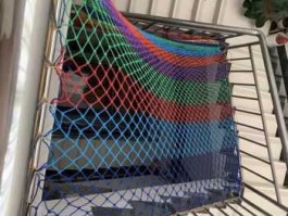 梯子网（幼儿园楼梯安全网怎么挂？）