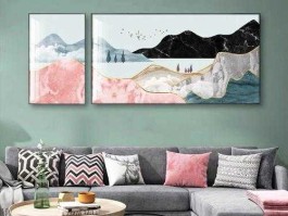 客厅沙发背景墙挂什么画好 客厅沙发背景墙挂什么画好，怎么悬挂更合适？