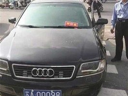 伪造号牌怼交警，伪造车牌是什么罪？能判多久？