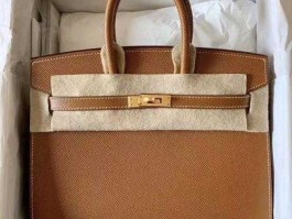 爱马仕价格（爱马仕。正品Birkin 40cm的包包价格多少？）