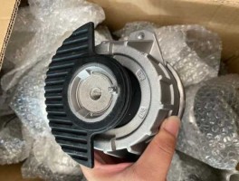 300272，奔驰ml300272发动机如何正确更换机脚胶？