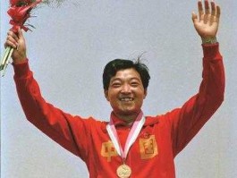 奥运会历史上？奥运会历史上第一枚金牌是谁获得的？